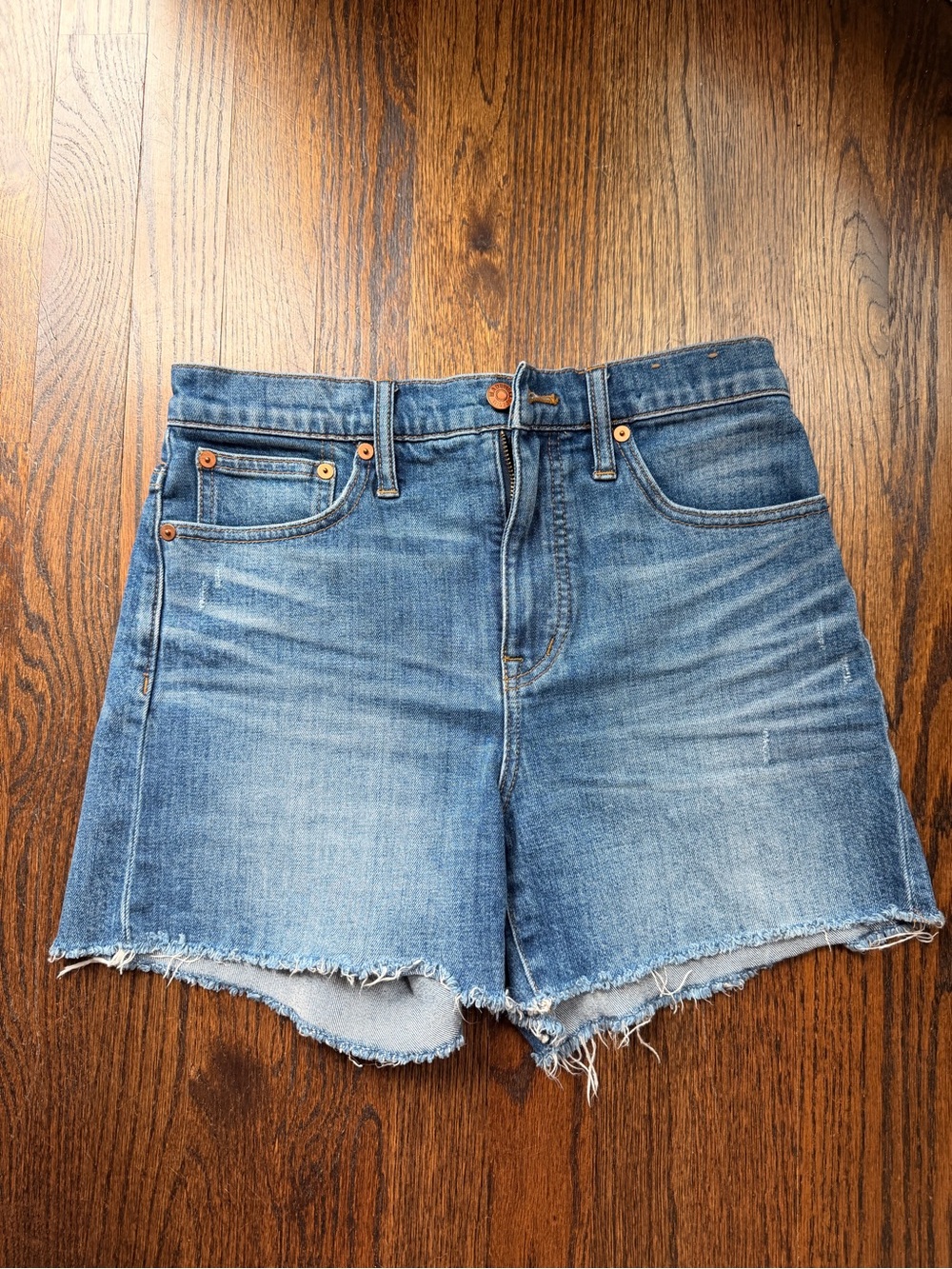 Madewell Frayed Hem Mid‑Rise Denim Shorts in Blue Wash